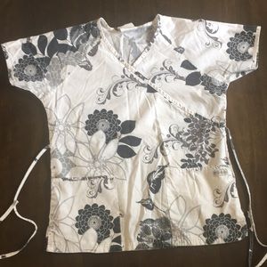 Floral scrub top XS